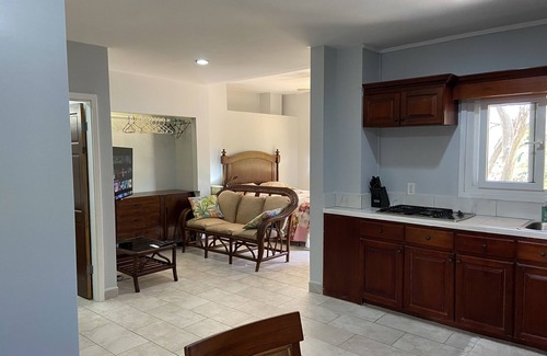 Half Moon Bay Casa | West End, right around the corner, near everywhere you want to be.