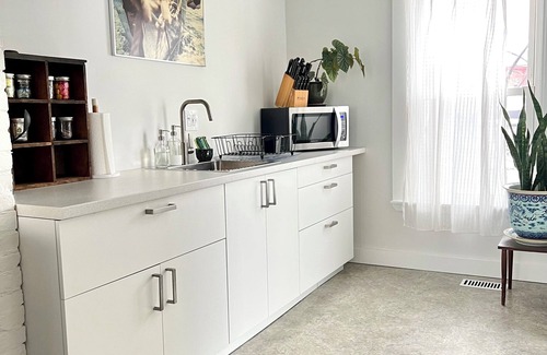 Portland Apartamento | West End's Diamond in the Rough 2-bedroom Apartment with Parking & WiFi