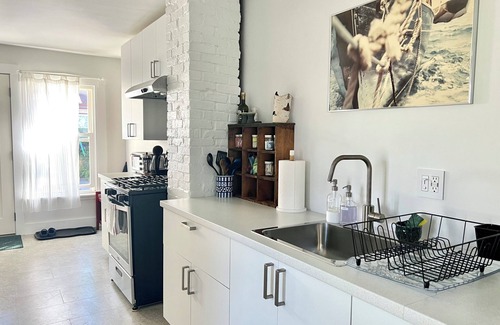Portland Apartamento | West End's Diamond in the Rough 2-bedroom Apartment with Parking & WiFi