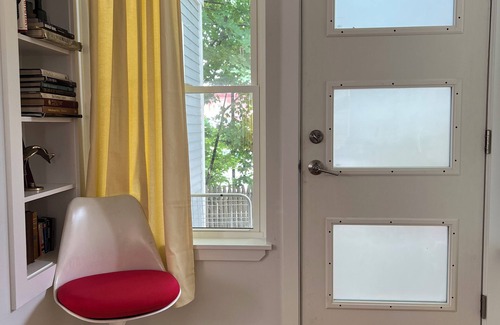 Portland Apartamento | West End's Diamond in the Rough 2-bedroom Apartment with Parking & WiFi