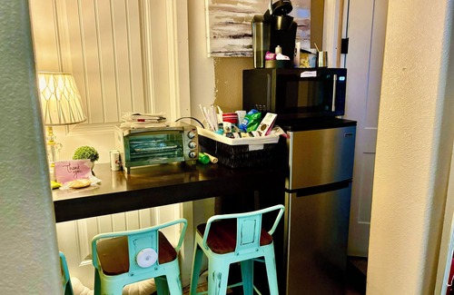 El Paso Casa | WEST EP KING 1BDRM ONLY -1BATH 5 STAR LOCATION REF AC WIFI ;Mountain View trails