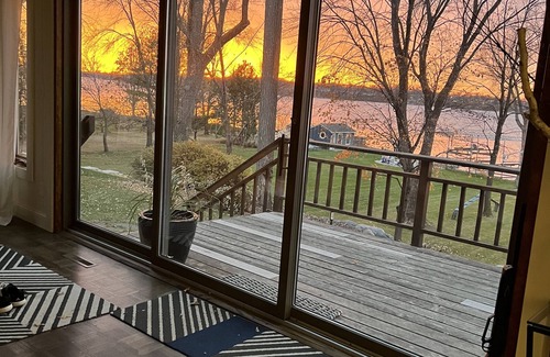 Navarre Casa | Orientación oeste casa frente al lago con 125 pies de Sandy Lakeshore En Minnetonka