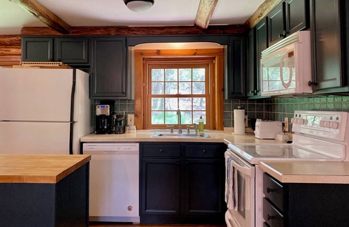 West Hill Lake Casa | West Hill Cabin