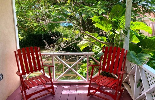 Barnes Ghaut Cabaña | West Indian style cottage, romantic and 5 minute drive to beach