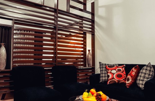 Project 7 Condominio | West Insula enfrente de SM North y Trinoma Malls