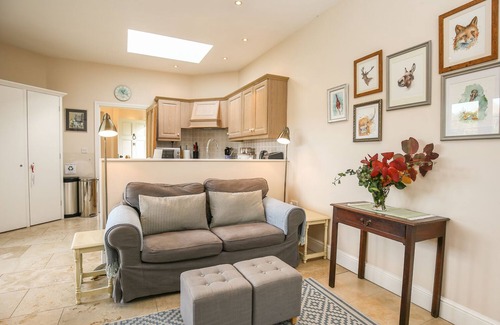 New Forest District Cabaña | WEST LODGE, admite mascotas, con fuego abierto en Fordingbridge, Ref 988967