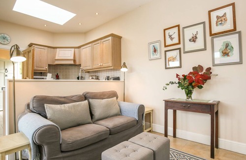 New Forest District Cabaña | WEST LODGE, admite mascotas, con fuego abierto en Fordingbridge, Ref 988967