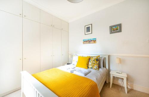 Askew Apartamento | West London Gem Chic 1BD Patio Flat Retreat