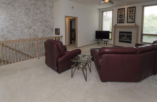 West Omaha Casa | West Omaha 4 BR 3000 Sq. Pie. Ranch perfecto para toda la familia!