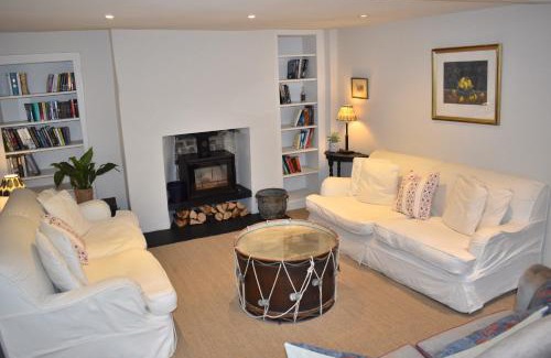 Chichester Casa | West Pallant Georgian Townhouse in City Centre with Courtyards, BBQ & Log Burners - Dogs Welcome! Chichester Holiday Properties