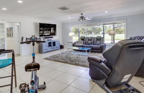 Hunt Club Apartamento | West Palm Beach Rental with Private Pool and Patio!