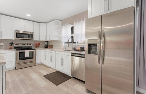 Mangonia Park Casa | West Palm Beach Pool Home- Paxton