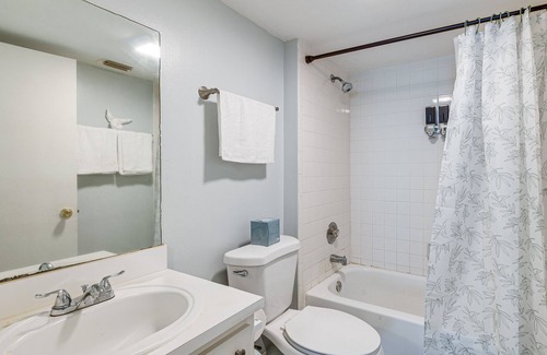 Greenacres Condominio | West Palm Beach Condo ~ 8 Mi to Beach & Downtown!