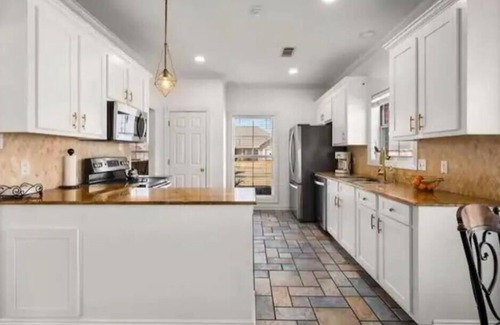 Alexandria Casa | WEST POINTE Piece of Mind HoMe Stays