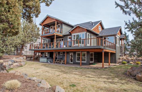 Redmond Casa | West Ridge Craftsman with Amazing Views