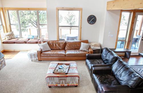 Redmond Casa | West Ridge Craftsman with Amazing Views