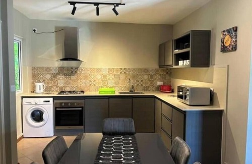 La Mivoie Apartamento | West Riviera - Centrally Located Apartment close to the beach with breakfast.