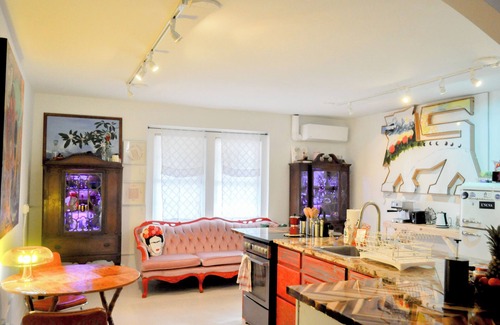 Winston - Salem Casa | West Salem Art Hotel: Artful Lodging and Lodging for Art.