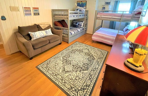 Swansboro Casa | West Shore 4BR/3BA vacation home, walkable to downtown