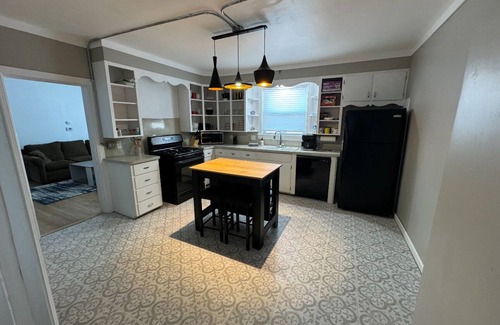 Grand Rapids Casa | West Side Gem... 3-bedroom house in Grand Rapids with AC, WiFi, Laundry for 6