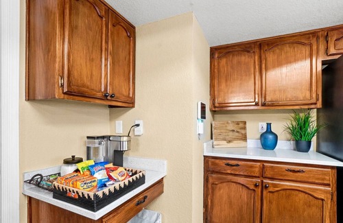 El Paso Casa | West Spanish Cottage, Heated pool, SOLANA Shops, hiking trails