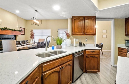 El Paso Casa | West Spanish Cottage, Heated pool, SOLANA Shops, hiking trails