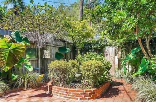 Historic Downtown Savannah Apartamento | West Victorian District Garden Retreat