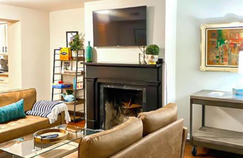 Historic Downtown Savannah Apartamento | West Victorian District Garden Retreat