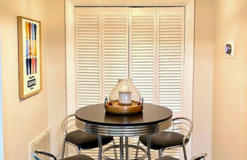Historic Downtown Savannah Apartamento | West Victorian District Garden Retreat
