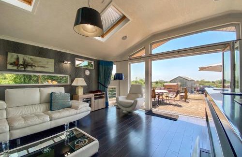 Uphill Casa | West View