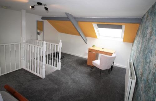 Gateshead Apartamento | Westbourne - Spacious 4 bed flat with free parking
