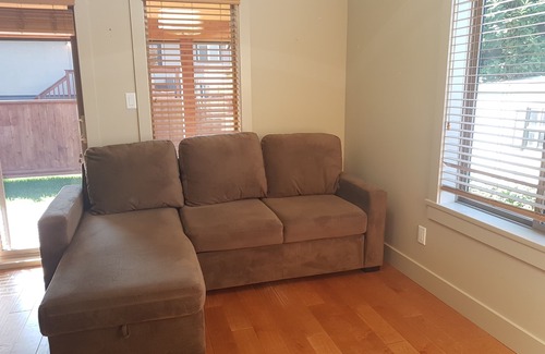 Central Lonsdale Casa | Central Lonsdale 2 story Modern Coach House
