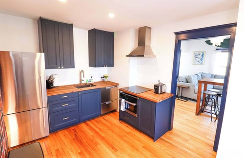 West End Apartamento | WestEnd Large Penthouse walk to Old Port w/Parking