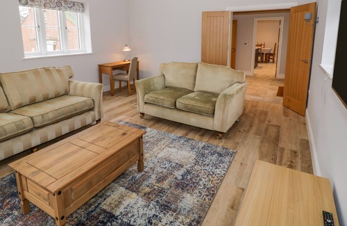 Gretton Otro | WESTER, character holiday cottage, with a garden in Crick