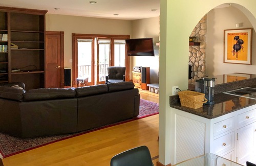 Westerly Casa | Westerly Beach House with Spectacular Views