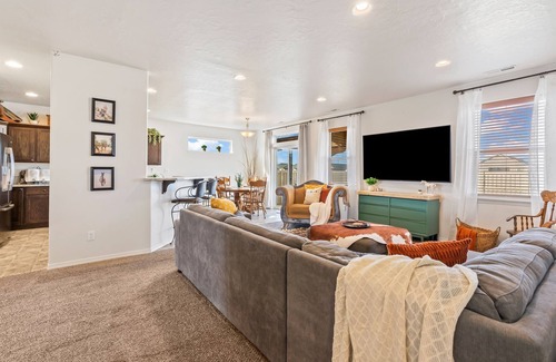 Caldwell Casa | Western Charm | Caldwell | Hot Tub | Near C of I