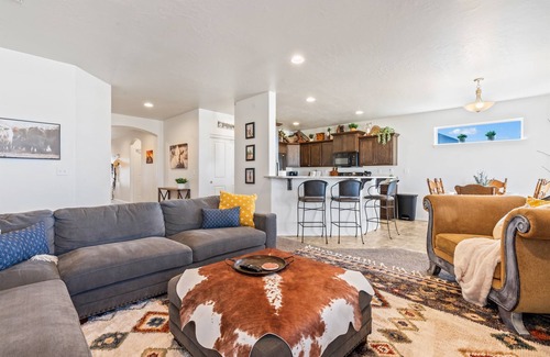Caldwell Casa | Western Charm | Caldwell | Hot Tub | Near C of I
