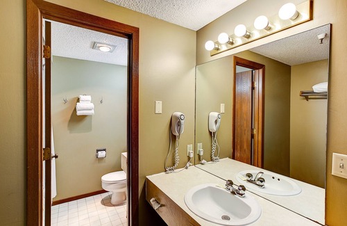 Council Bluffs Hotel | Western Inn