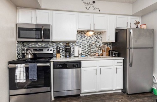 Fort Worth Apartamento | Western Modern 2 Story Townhome - Pool, Gym, Park