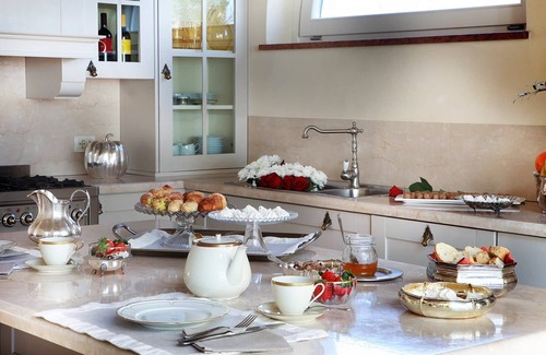 Pulciano Villa | Western Shore Villa In A Wonderful Setting