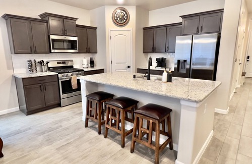 Las Cruces Casa | ⭐️ Western Style Casita with 3BR and a Fitness Room and BBQ grill