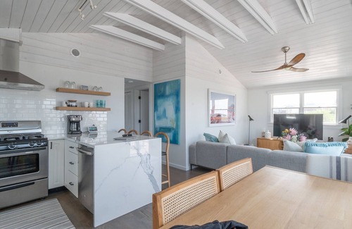 West Hampton Dunes Casa | Westhampton Beach Dune Dog on the Bay Steps From the Ocean