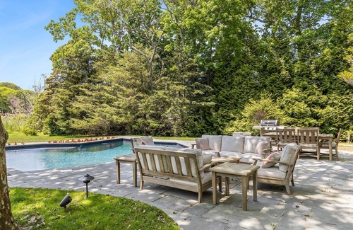 Westhampton Beach Casa | Westhampton Beach 4 bed/4 bath - large garden, heated gunite pool, dock on bay!