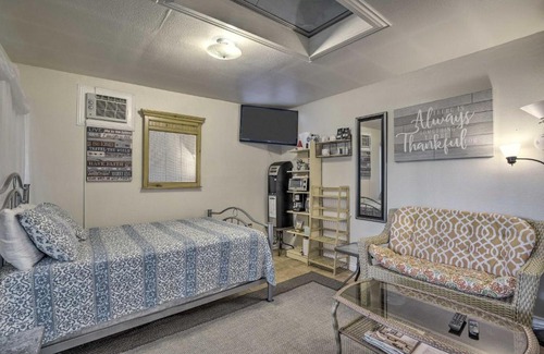 Westminster Apartamento | Westminster Studio with Patio Less Than 9 Mi to Beach!