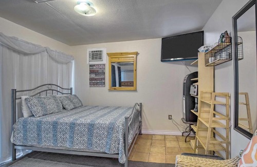 Westminster Apartamento | Westminster Studio with Patio Less Than 9 Mi to Beach!