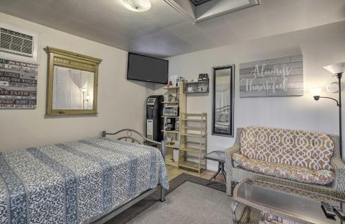 Westminster Apartamento | Westminster Studio with Patio Less Than 9 Mi to Beach!