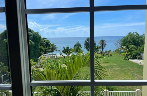 Whitehouse Villa | Westmore Beach Villa - Self-contained Luxury Villa on the beach