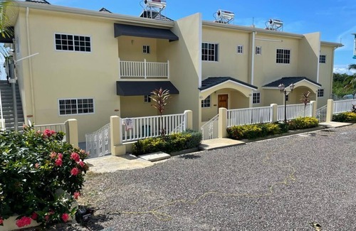 Whitehouse Villa | Westmore Beach Villa - Self-contained Luxury Villa on the beach