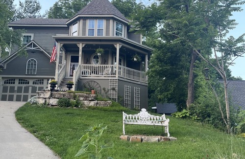 Weston Casa | Weston Home perfectly located. Walk from the house and explore town!