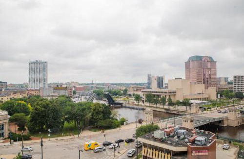 Westown Apartamento | Westown 1BR Apt Near Fiserv, Baird, and Theater District